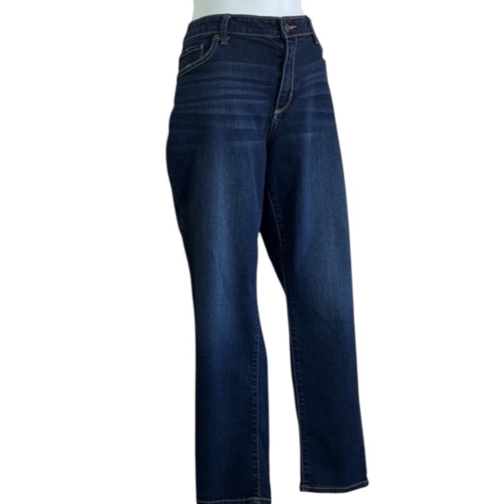 Sonoma Jeans, Women’s 18, Blue denim, Curvy Skinny. with Contrast Stitching. EUC